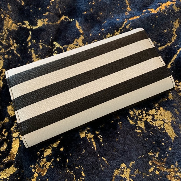 Back to School ๐ Kut From Kloth Striped Wallet - Picture 5 of 6